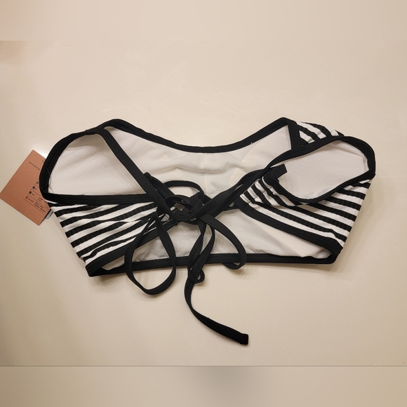 NWT bikini Top. - Picture 2 of 2
